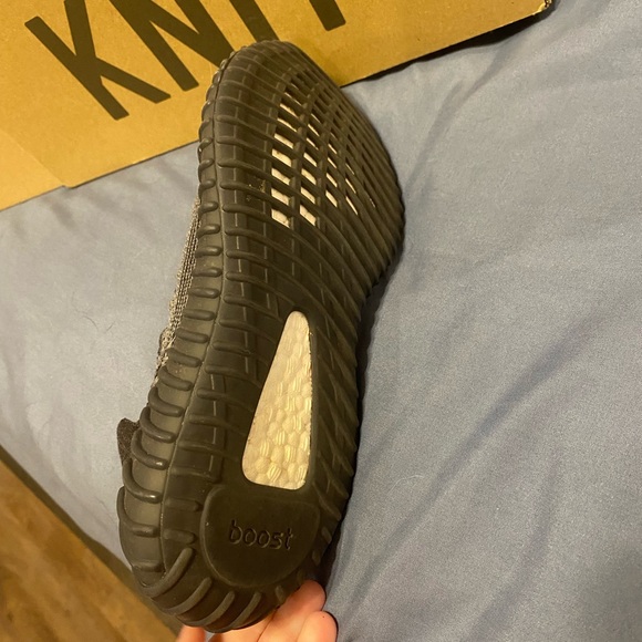Adidas Yeezy boost 350 v2’s size 6 1/2 main image 7
